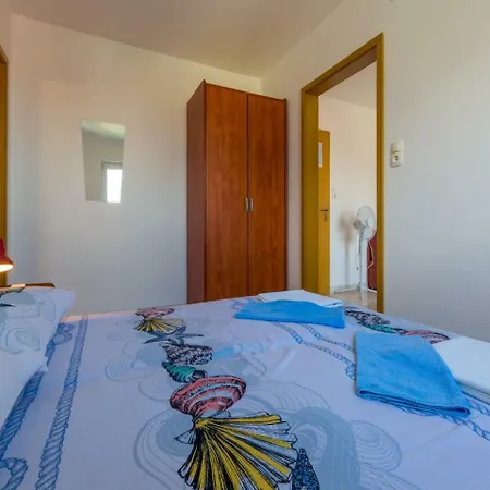 Apartment Julija 5