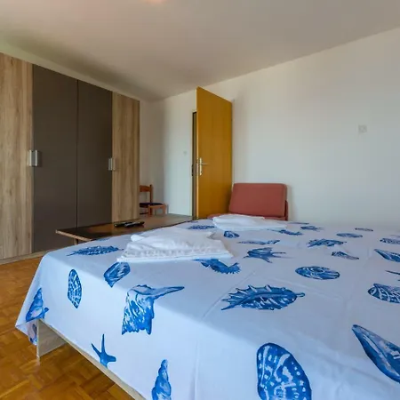 Apartment Julija 5