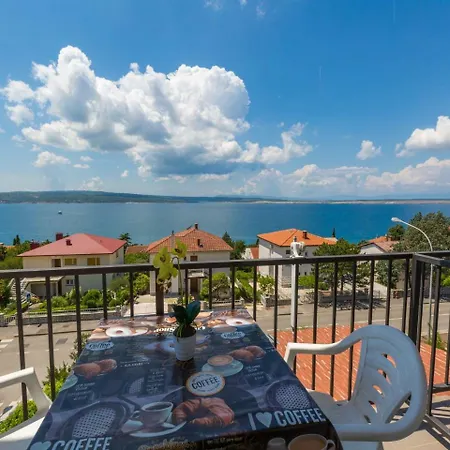 Apartment Julija 5 *