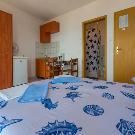 Julija 5 *