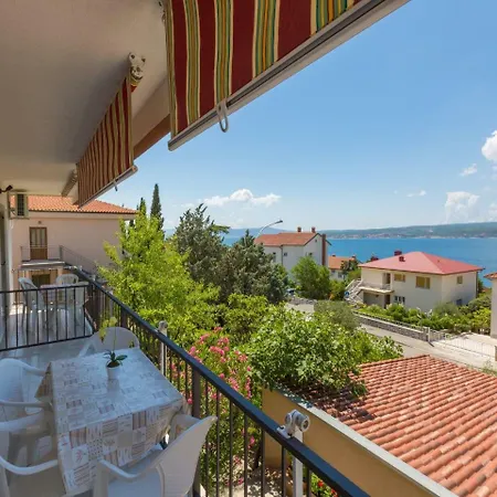 Apartment Julija 5 *
