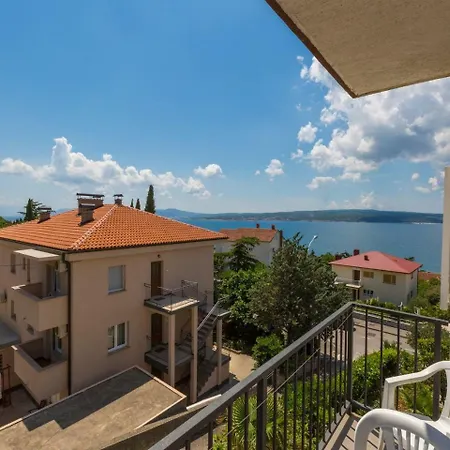 Apartment Julija 5 *