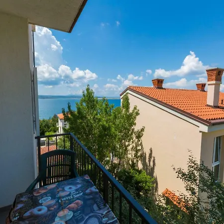 Apartment Julija 5 *